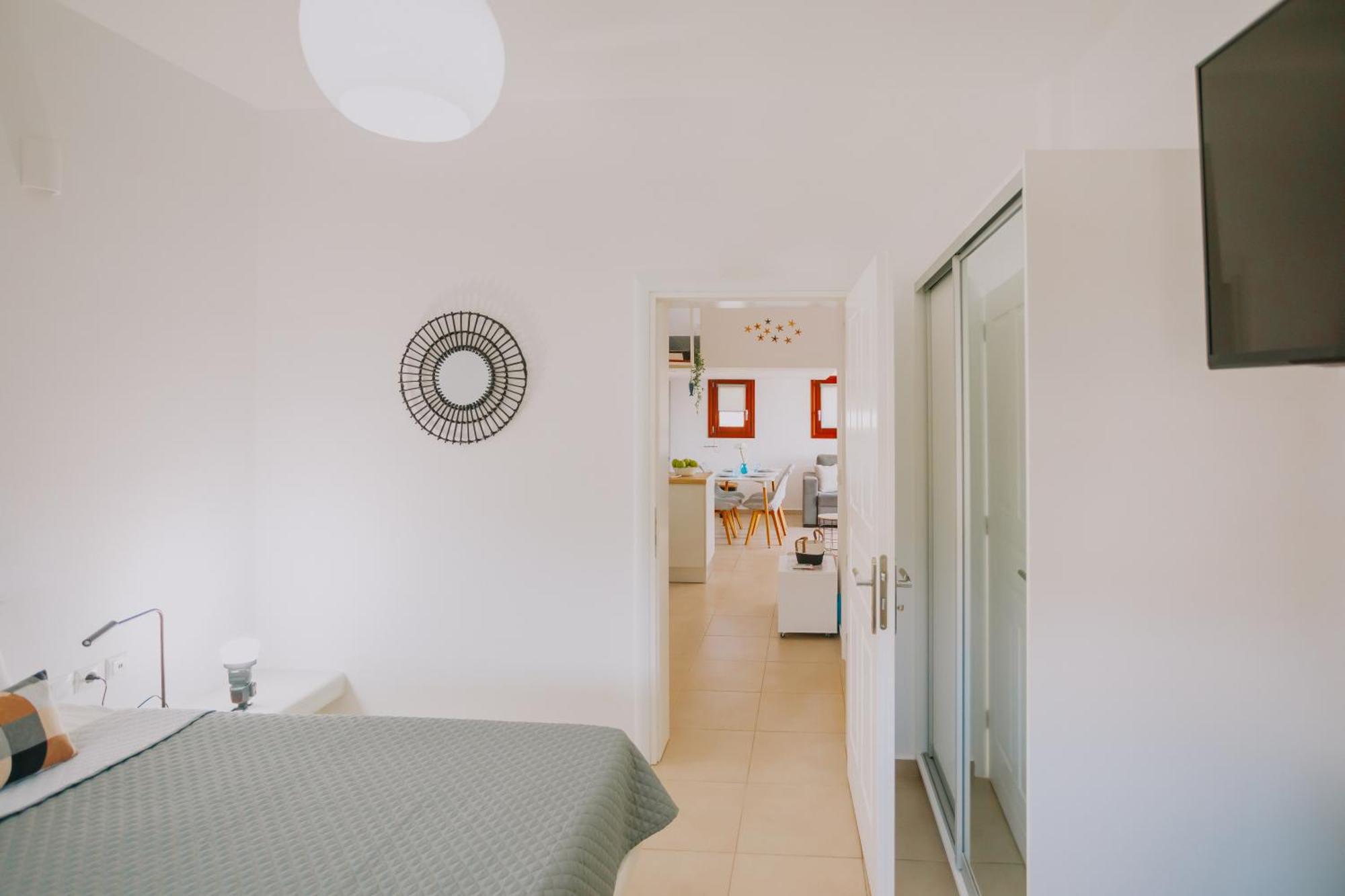 Sun Stories Suites Вотон Экстерьер фото